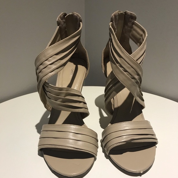 Cream heels - Picture 2 of 6